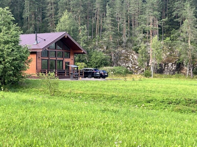 Большой коттедж 150 м² на первой линии озера до 9 гостей