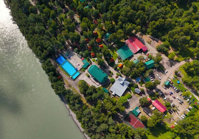 Туркомплекс «Алтан» на берегу Катуни