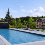 Парк-отель Экодеревня Бабин Двор в Васюково, общий вид: открытый бассейн SPA-комплекса