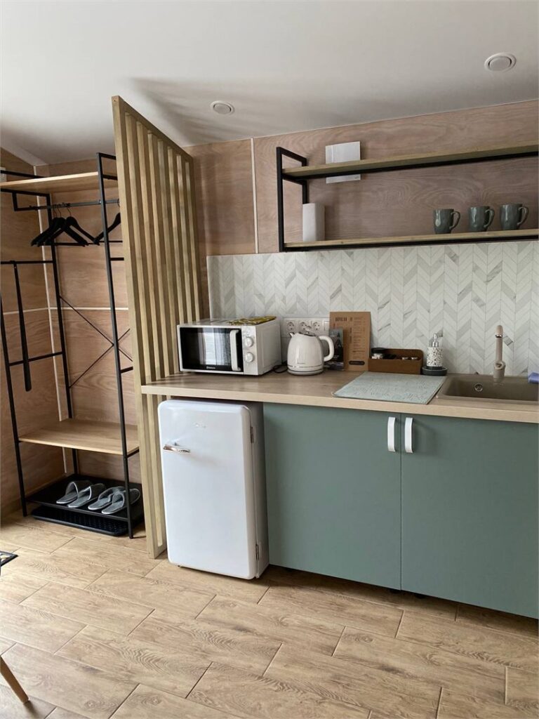 Эко-дом «Семитравье» 30 м² на горе до 4 гостей: кухонный уголок