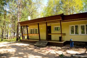 Коттедж №1 с камином и пятью спальнями, до 10 гостей