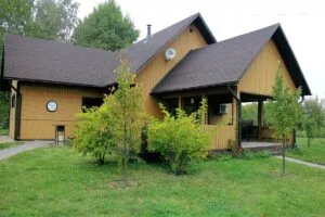 Четыре одинаковых коттеджа с камином на 140 м² до 8 гостей