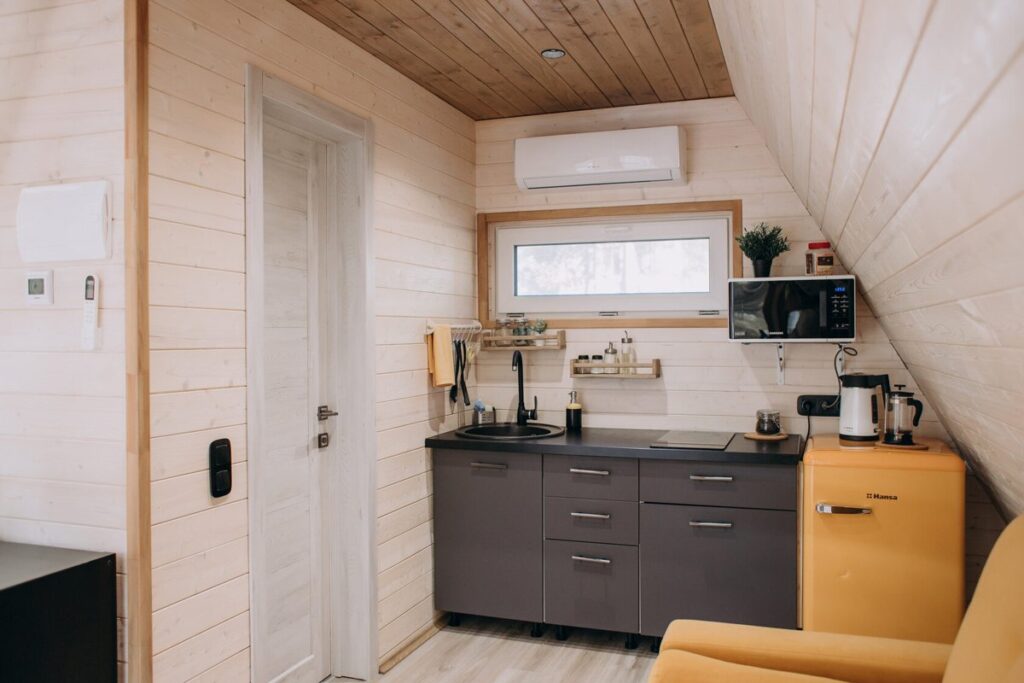 Малый A-frame Sun №2 с качелью и чаном до 4 гостей, Парк-отель «Дача» в Верхнем Дуброво: кухня
