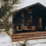 Gagarka Village: барнхаусы с фурако в Заречном, общий вид: барнхаус зимой