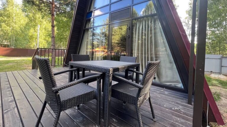 Два одинаковых дома A-frame с кухней и террасой, до 6 гостей