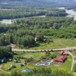 Туркомплекс Усадьба Сокол в Нижнекаянче, общий вид: усадьба в долине с высоты