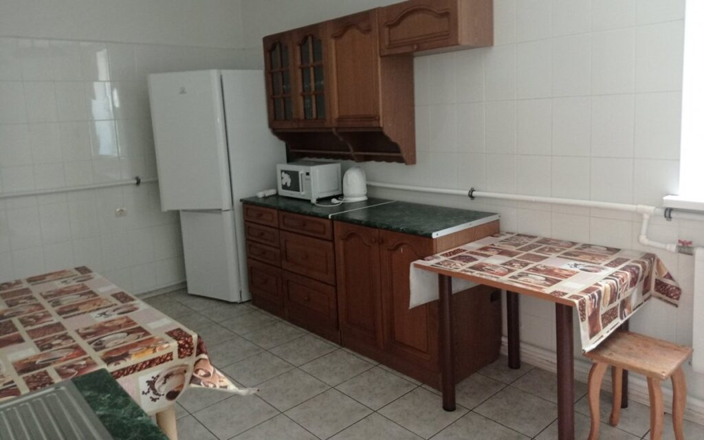 Дом №22 с шестью спальнями и сауной до 12 гостей: кухонный уголок
