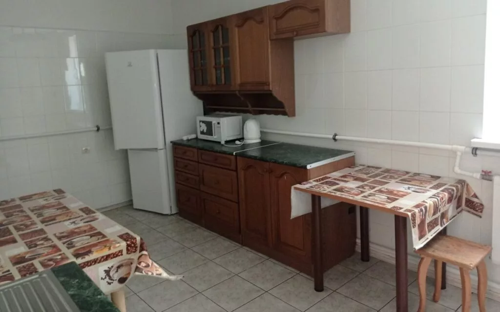 Дом №22 с шестью спальнями и сауной до 12 гостей: кухонный уголок