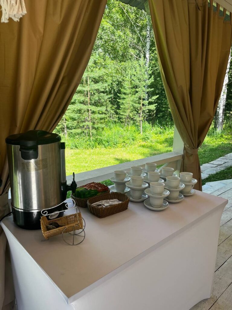Уютная веранда с гирляндами и шторами до 40 гостей, Загородный комплекс «Солнечный остров» в Мостовском: чайная станция