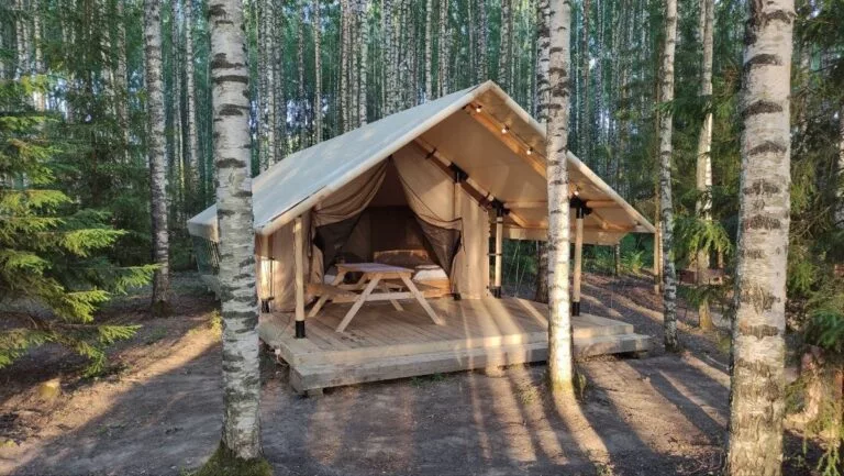 Четырёхместный сафари-тент с террасой, до 4 гостей