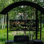 Коттеджи ЁLKI в Марусино, общий вид: беседка под крышей