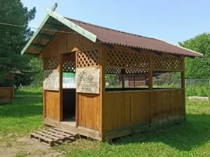 Летние беседки «Домик» с мангалом в парке «Эдельвейс» до 15 человек