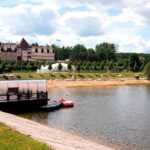 Парк-отель Грумант у Ясной Поляны, общий вид: ресторан у причала