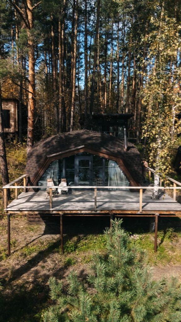 Шишка-дом с дровяным камином у берега Катуни, 5 домов до 4 гостей: шишка-дом у реки