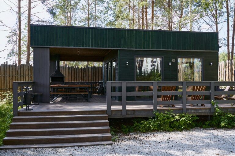 Тёплый дом «Тайах» с террасой 60 м² и камином до 20 человек