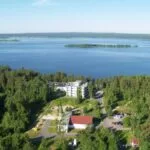 Загородный отель Калевала на Укшозере, общий вид: отель над Укшозером с высоты