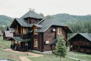 Люкс-коттедж «Русский Стиль» 180 м² с четырьмя спальнями до 8 гостей