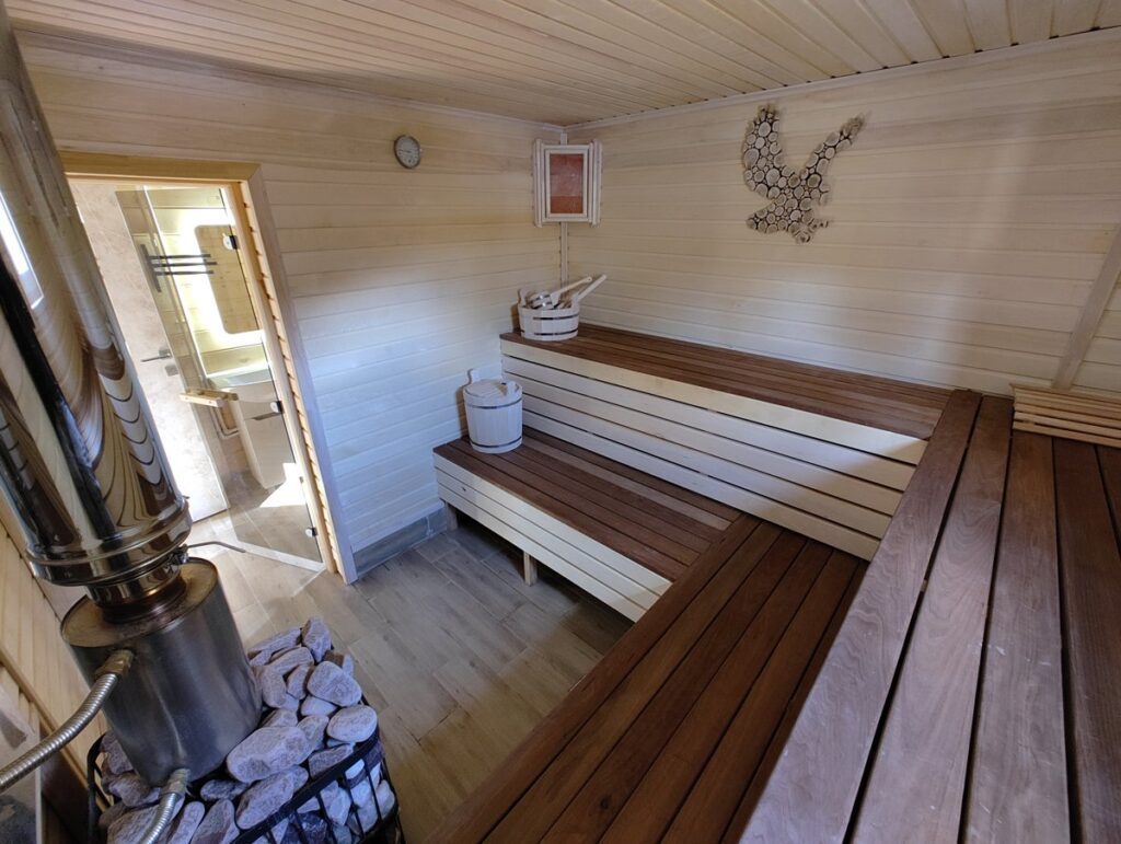 Дом «Люкс&SPA» с парной и гостиной для компании до 10 гостей: полки в парной