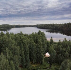 Глэмпинг Sky Wood Hills на озере Капитоновское