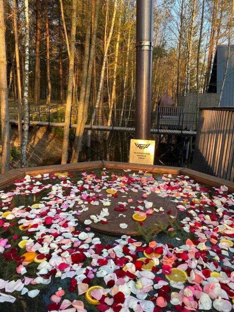 A-frame дом с сауной и печью-камином до 4 гостей, таких дома два: банный чан с лепестками