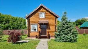 Бревенчатый гостевой домик у Волги, несколько одинаковых домов до 6 гостей