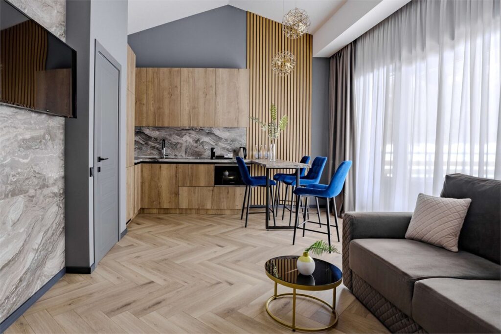 Вилла Deluxe с террасой 90 м² и видом на горы до 4 гостей: гостиная с кухней
