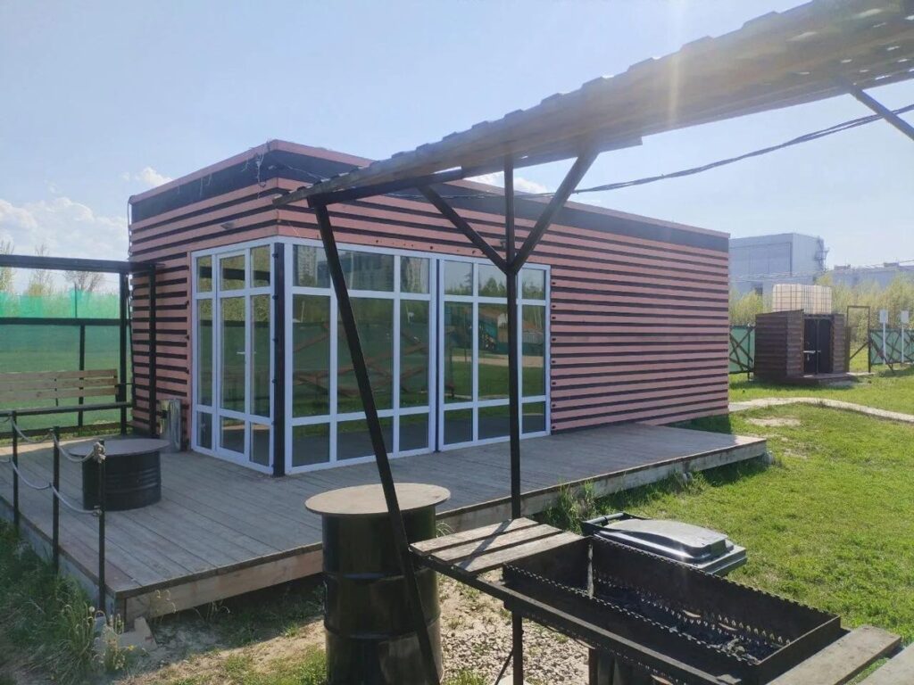 Беседки с мангалом на берегу Оки на 15, 20 и 30 человек: беседка с мангалом у входа