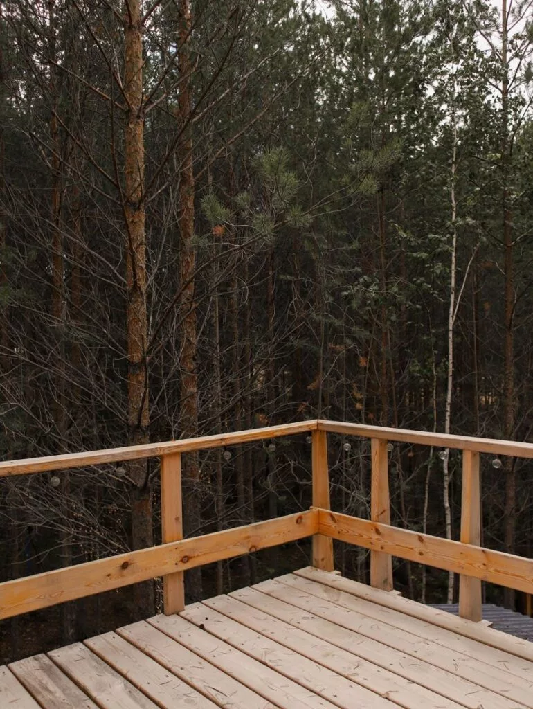 Хижина на двоих с террасой на крыше, A-frame домики Forest Tale в Дегтярске: терраса на крыше