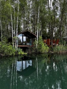 Дом у озера 20 м² со своим спуском к воде до 3 гостей