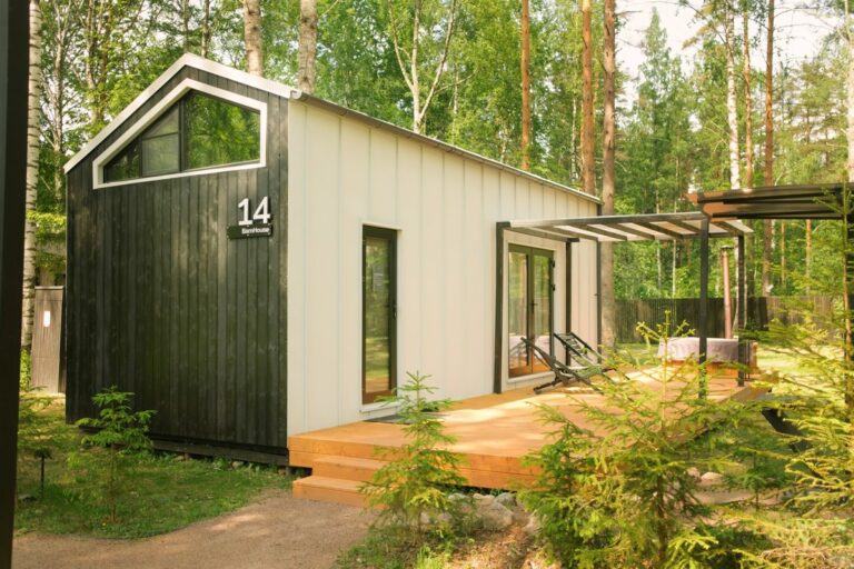 Двухуровневый дом 30 м² на 4 гостей с купелью на террасе, дома №14 и №15