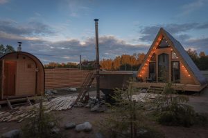 Дом с огороженным патио, баней на дровах и чаном на 4 гостей