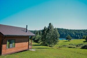 Двухэтажный коттедж с мансардой и камином до 6 гостей