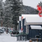 KayaSity на Софийской поляне, общий вид: коттеджи в снегу