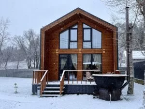 Барнхаус №2 с двумя спальнями, проектором и чаном до 8 гостей