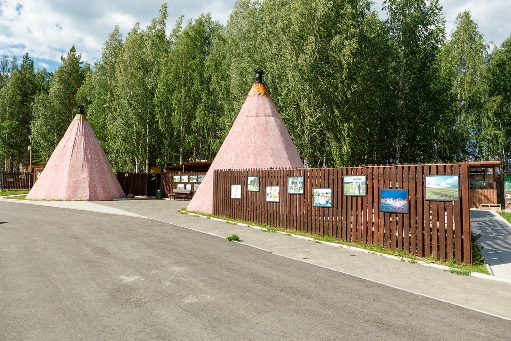 Вигвам с обогревом и своим двориком до 20 человек, Загородный клуб «Белая лошадь»: два вигвама на территории