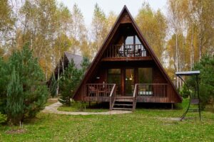 Двухэтажный семейный А-фрейм с балконом до 5 гостей