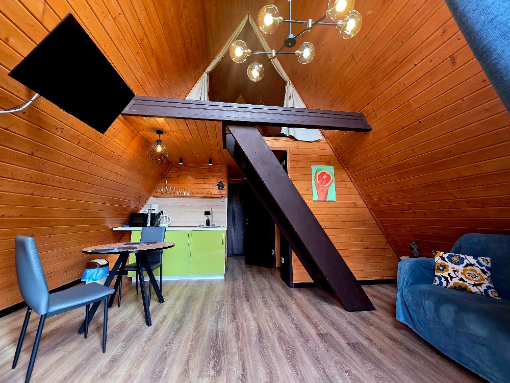 Дом-шалаш «Домик №2» с террасой и мангальной зоной на 4 гостей - A-frame Village (фото 10)