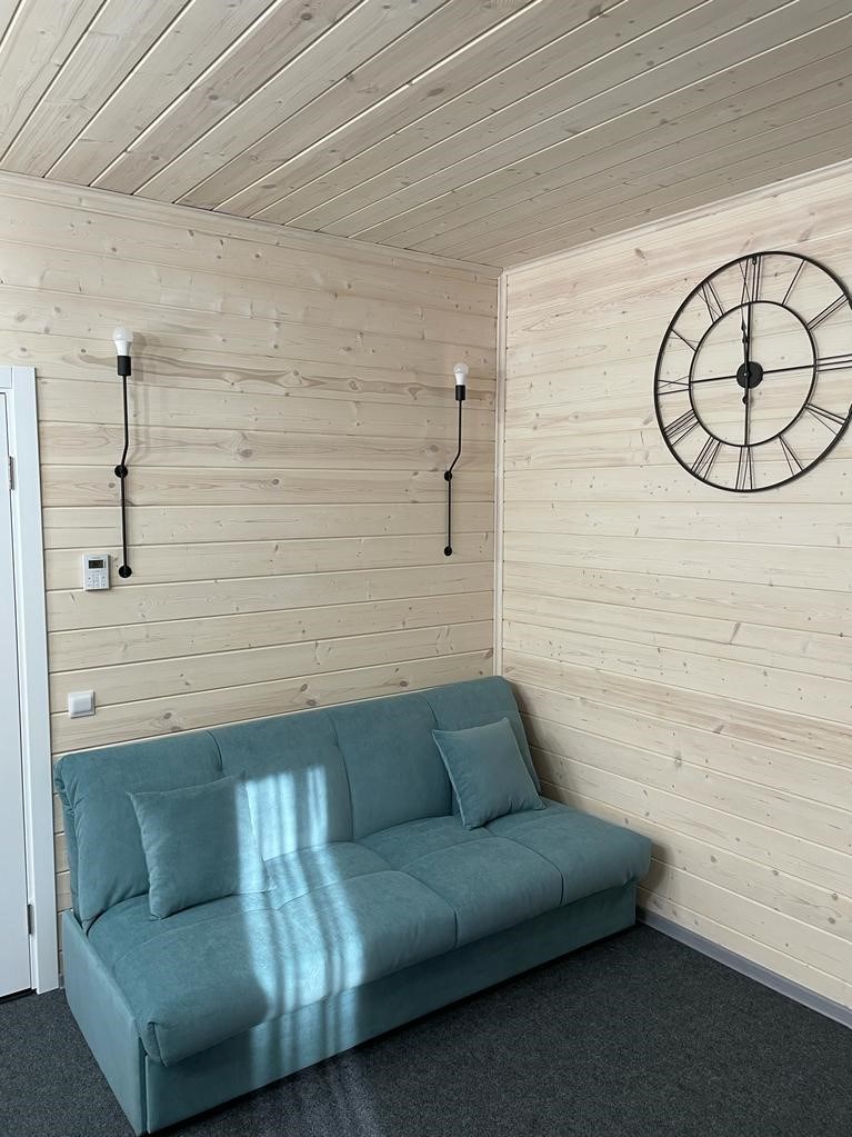 Двухэтажный дом 120 м² с камином и тремя спальнями до 8 гостей: диван-кровать