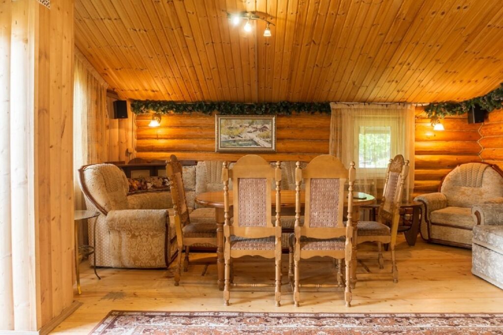 Дом ВИП с беседкой в 70 м от Волги, до 14 гостей: гостиная 50 м²