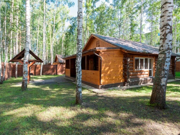 Домик «Уральская» с санузлом и открытой верандой до 25 человек