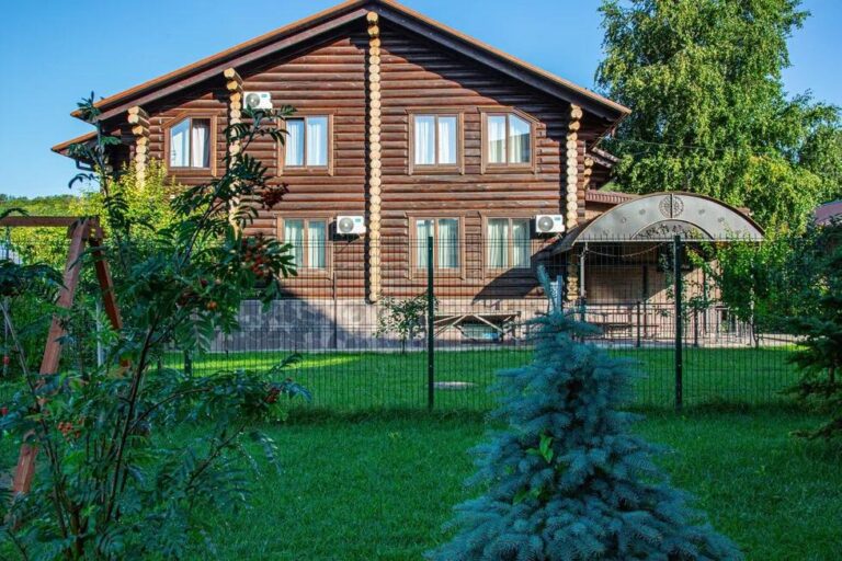 Шале из сруба 400 м² для компании до 20 гостей