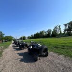 Клуб Riverkvadro в Ленинском, общий вид: дорога вдоль берега