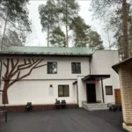 Гостевой дом с сауной и бассейном на берегу Камы до 10 гостей: двухэтажный гостевой дом