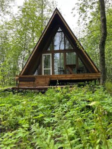 A-frame 45 м² со своим санузлом до 4 гостей, три домика в лесу