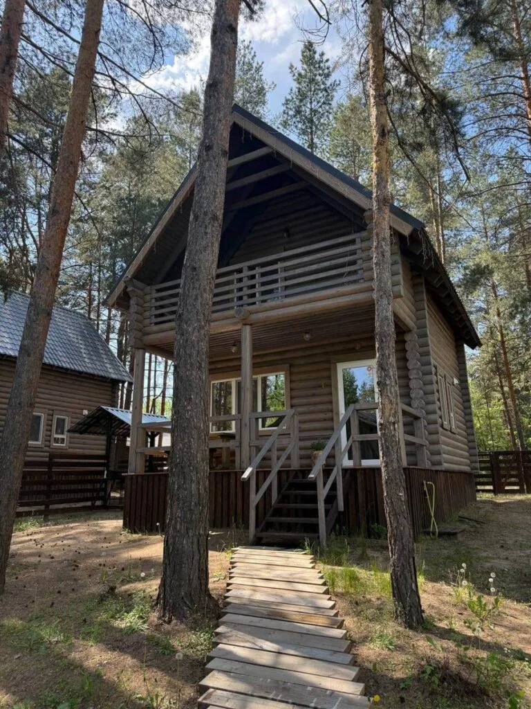 Двухэтажный коттедж 80 м² с тремя спальнями и балконом до 6 гостей