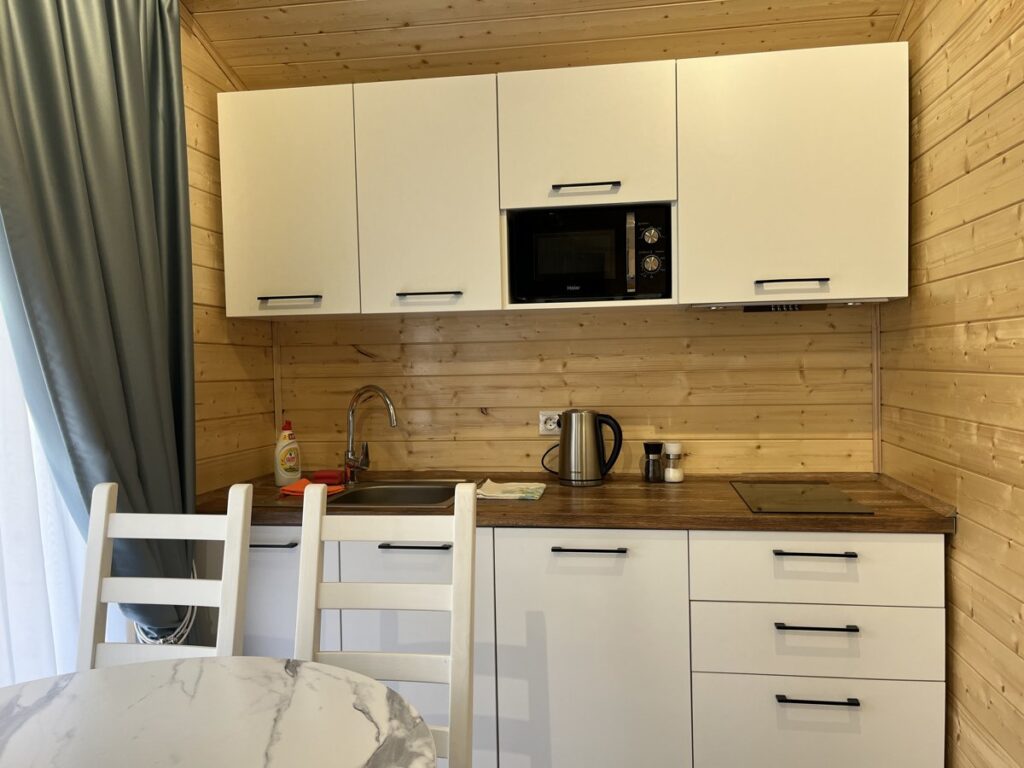 Домик из бруса с кухней в центре Архыза до 4 гостей: кухня