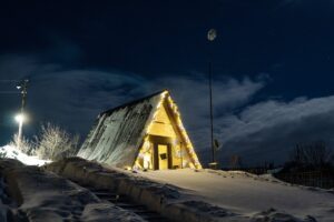 Тёмный домик A-frame «Закат» до 5 гостей