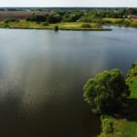 Загородный клуб Кутузово под Домодедово, общий вид: водоём в зелени