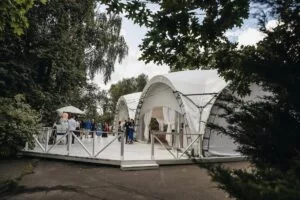 Арочный шатёр «На абордаж» у причала с двумя верандами до 100 гостей