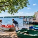 Пироговское водохранилище: пляжи, шатры и беседки на берегу